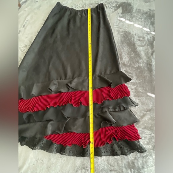 Pat Dahnke Tiered Black Floral Midi Western Skirt M Ruffle Red Trim $325 - Picture 6 of 11